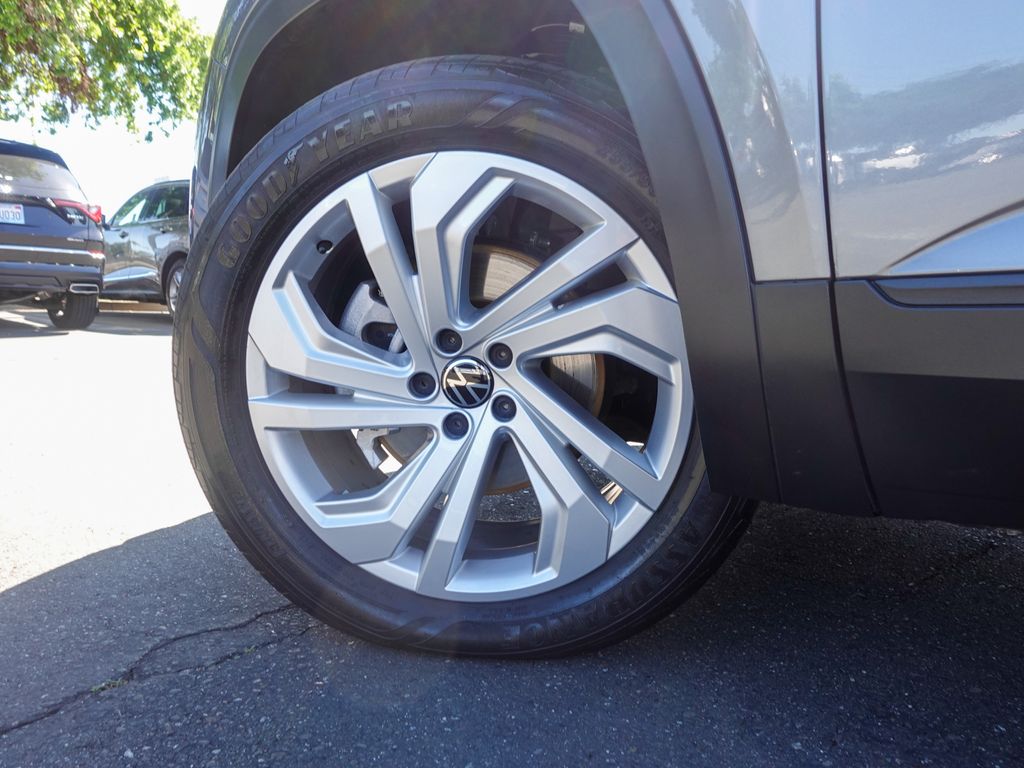 Used 2023 Gray Volkswagen 3.6L V6 SE w/Technology image 10