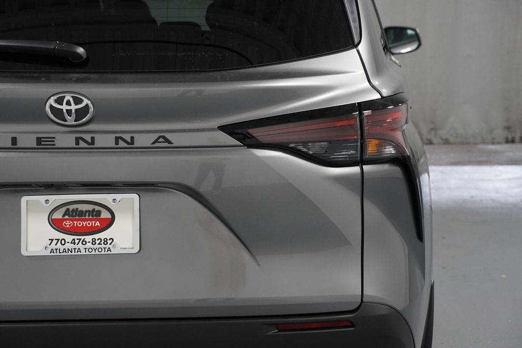 Thumbnail: 2026 Toyota Sienna - 10