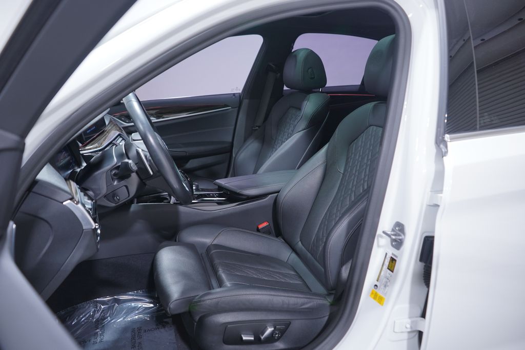 Thumbnail: 2022 BMW 5 Series - 7