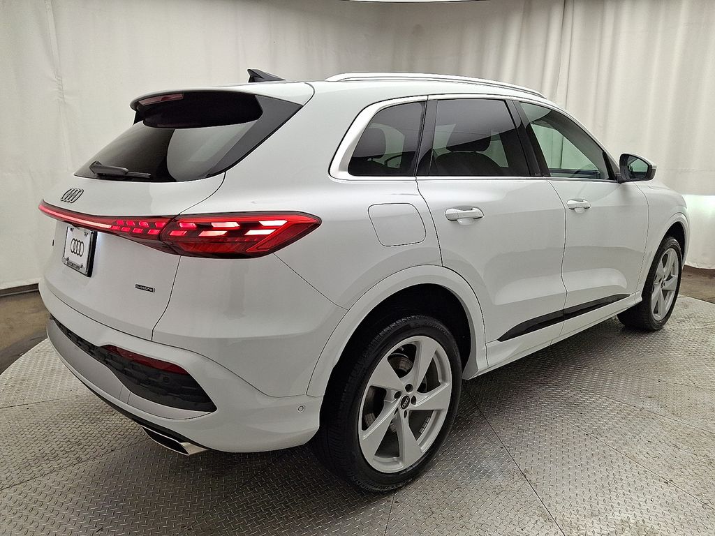 Thumbnail: 2025 Audi Q5 - 4