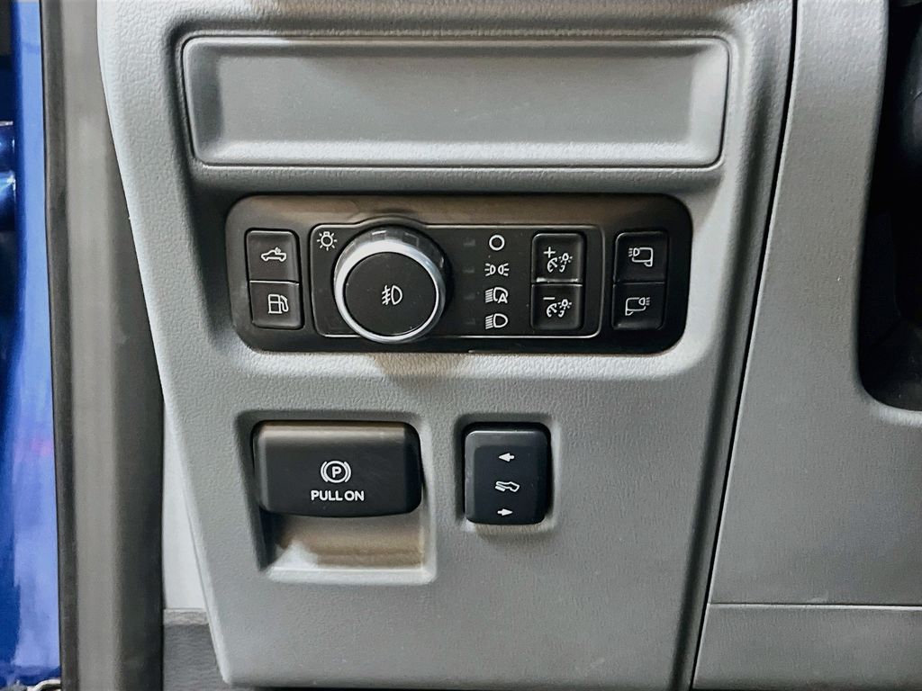 Used 2025 Blue Metallic Ford Lariat image 10