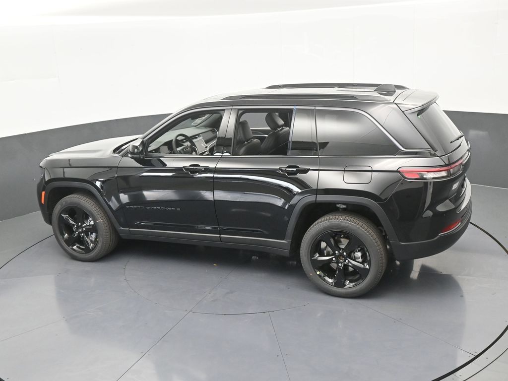 New 2026 Diamond Black Crystal Pearlcoat Jeep Limited image 43