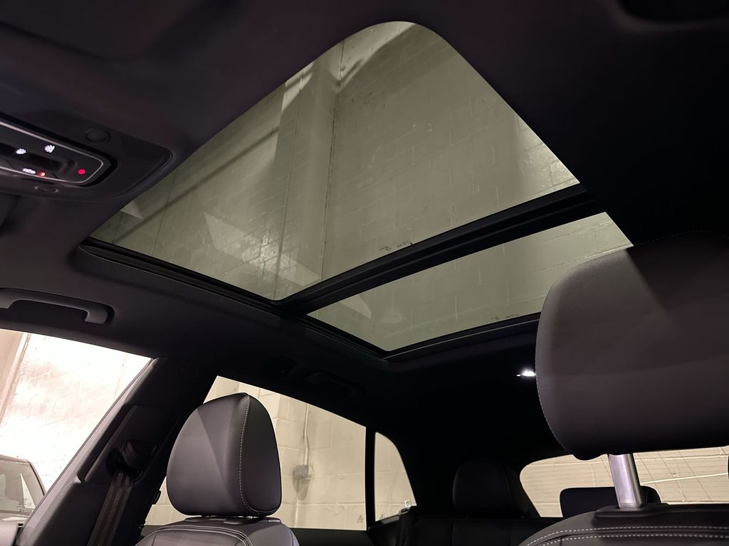 Thumbnail: 2025 Audi Q8 - 11