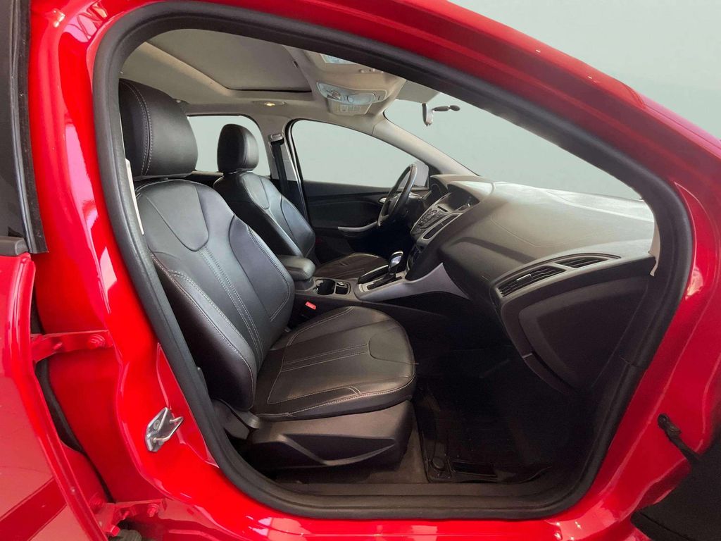 Used 2013 Race Red Ford SE image 20