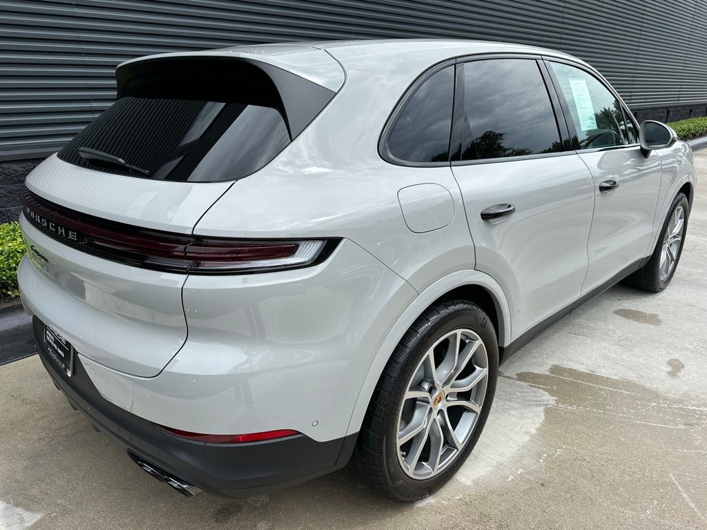 Thumbnail: 2024 Porsche Cayenne - 9