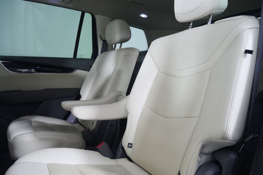 Thumbnail: 2021 Cadillac XT6 - 16