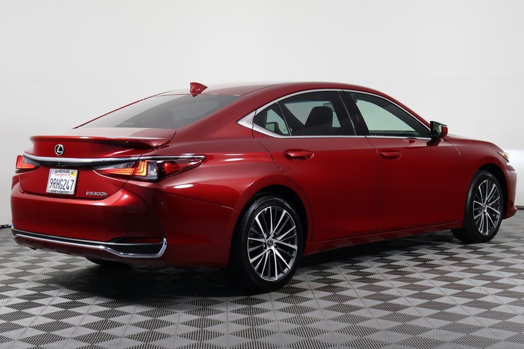 Thumbnail: 2025 Lexus ES - 4