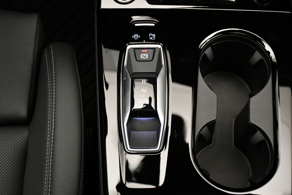 Thumbnail: 2025 Audi Q6 e-tron - 29