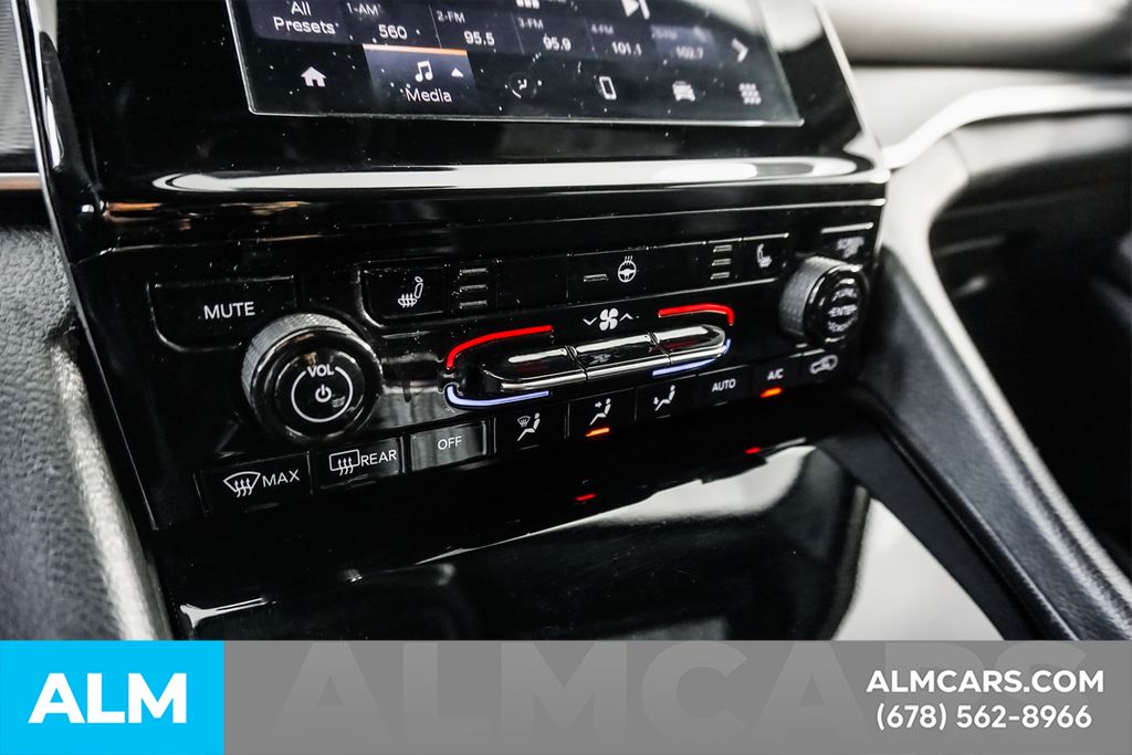 Used 2025 White/off-white Jeep Altitude image 41