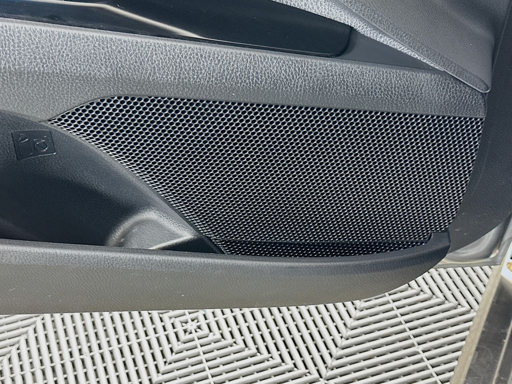 Thumbnail: 2025 Toyota Camry - 18