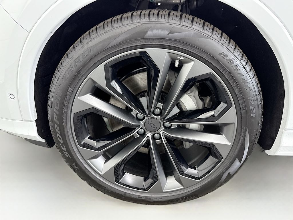 Thumbnail: 2026 Audi Q7 - 31