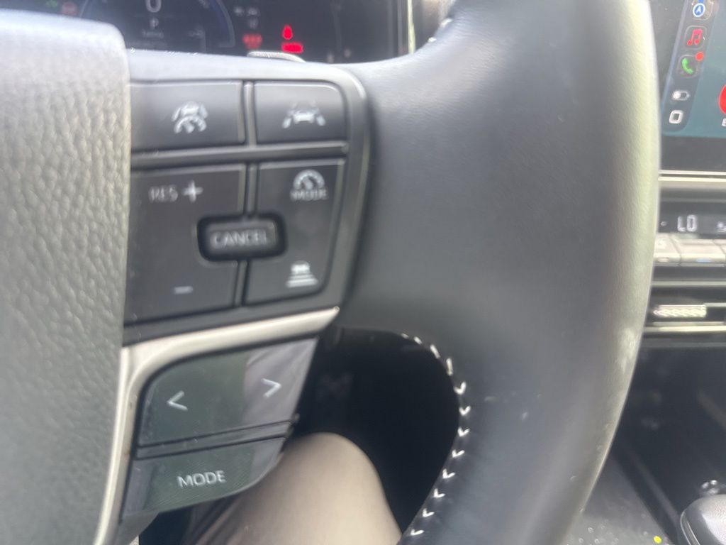 Used 2025  Toyota SE image 17