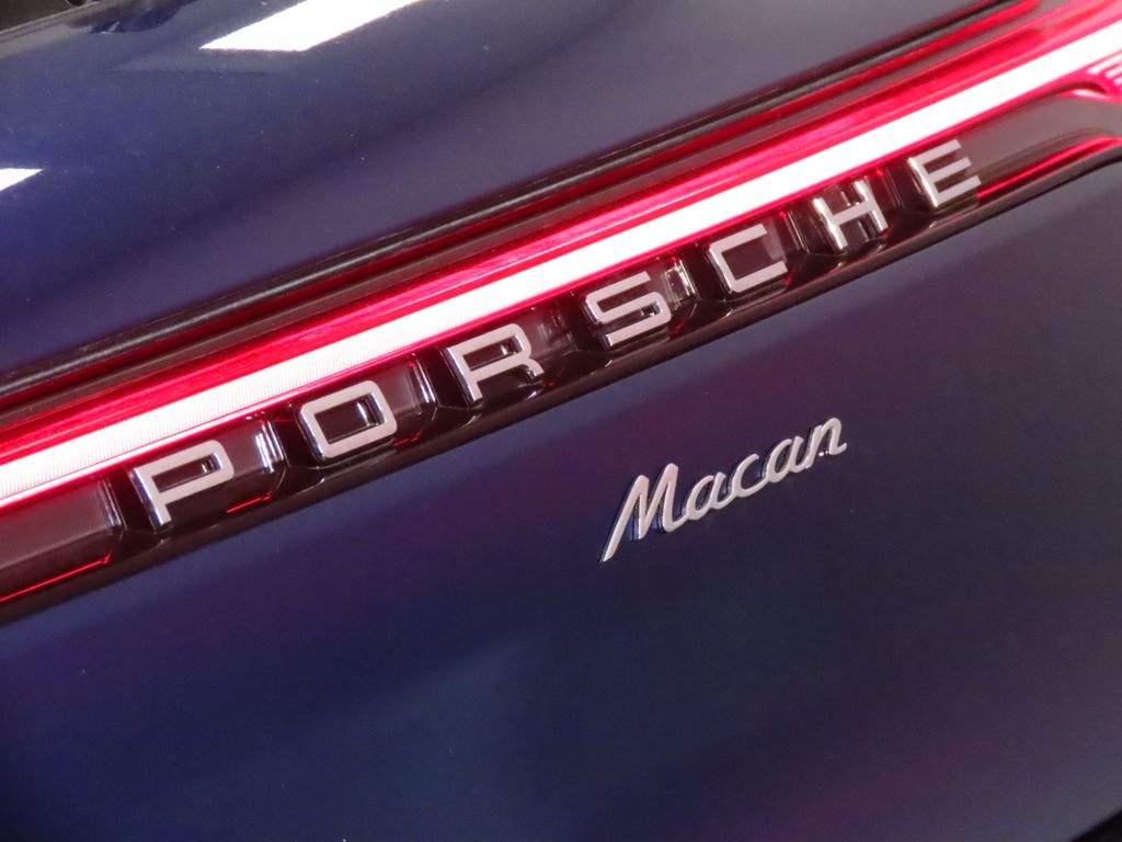 Thumbnail: 2024 Porsche Macan - 12