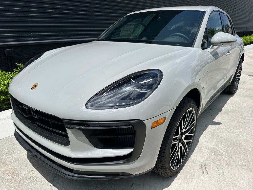 Thumbnail: 2025 Porsche Macan - 6