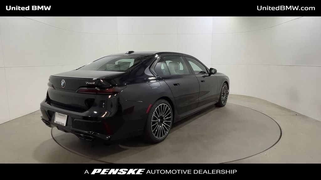 Thumbnail: 2025 BMW 7 Series - 8