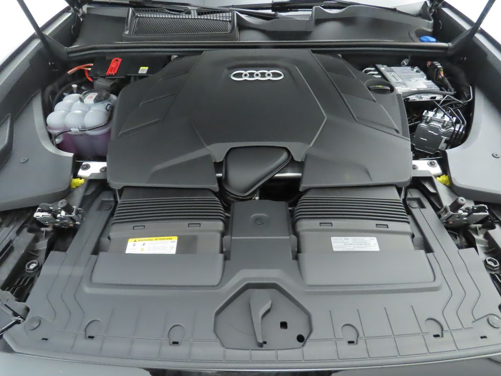 Thumbnail: 2025 Audi Q8 - 31