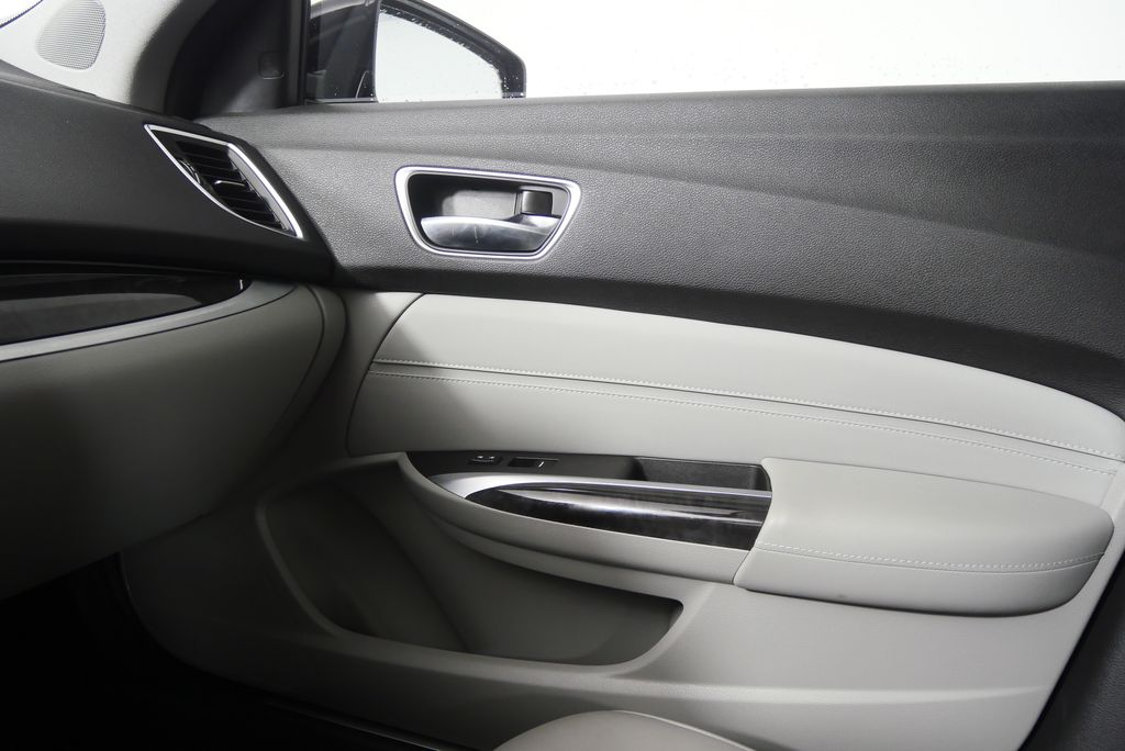 Thumbnail: 2018 Acura TLX - 28