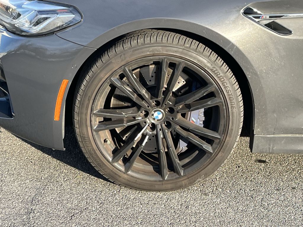 Thumbnail: 2021 BMW M5 - 10