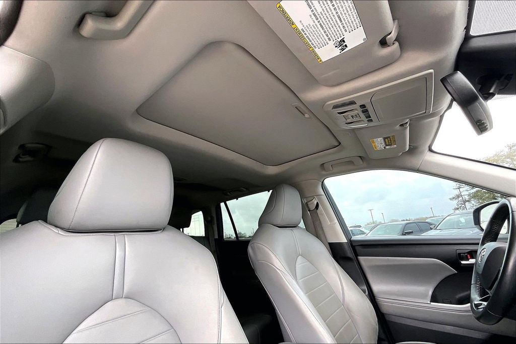 Used 2021 Toyota Highlander XLE 4D Sport Utility