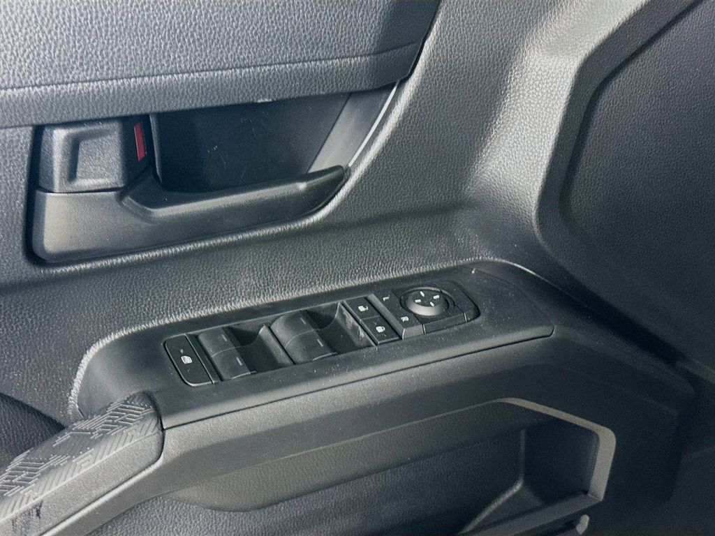 2025 Toyota Tacoma SR5 - Photo 20