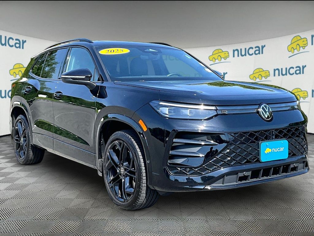 2025 Volkswagen Tiguan — photo 1