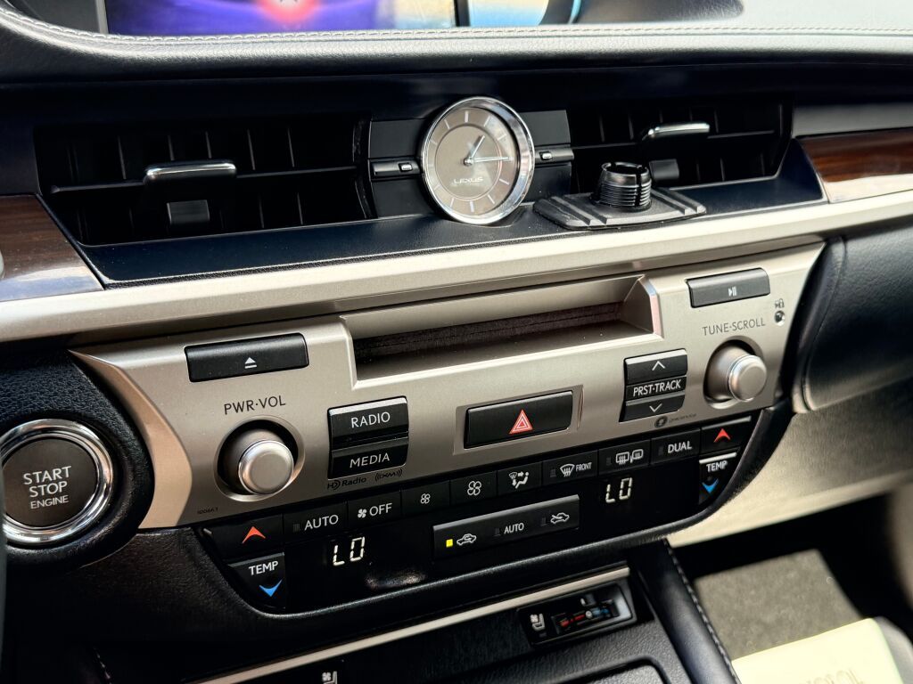 Thumbnail: 2018 Lexus ES - 25