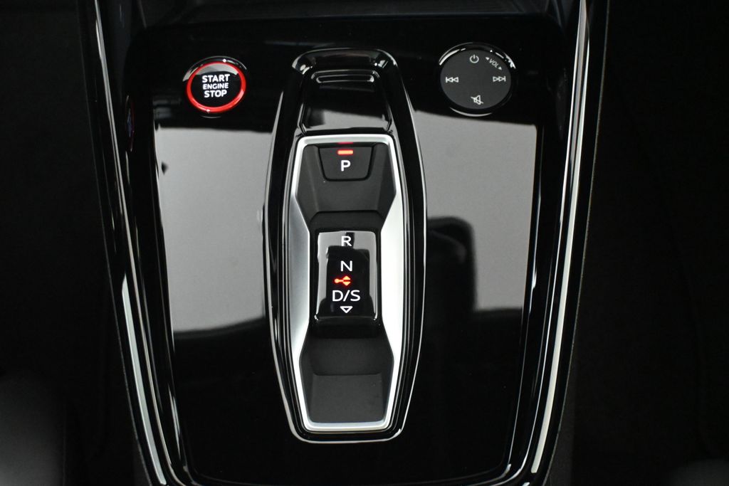Thumbnail: 2026 Audi RS 3 - 23