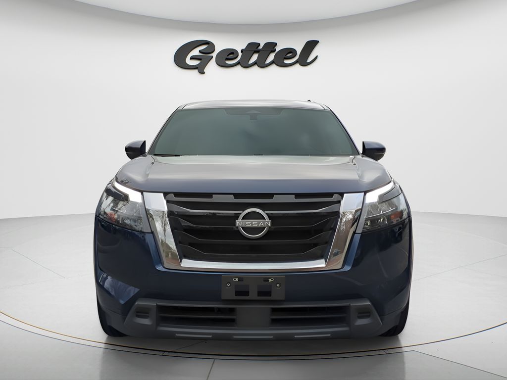 View vehicle photo 2