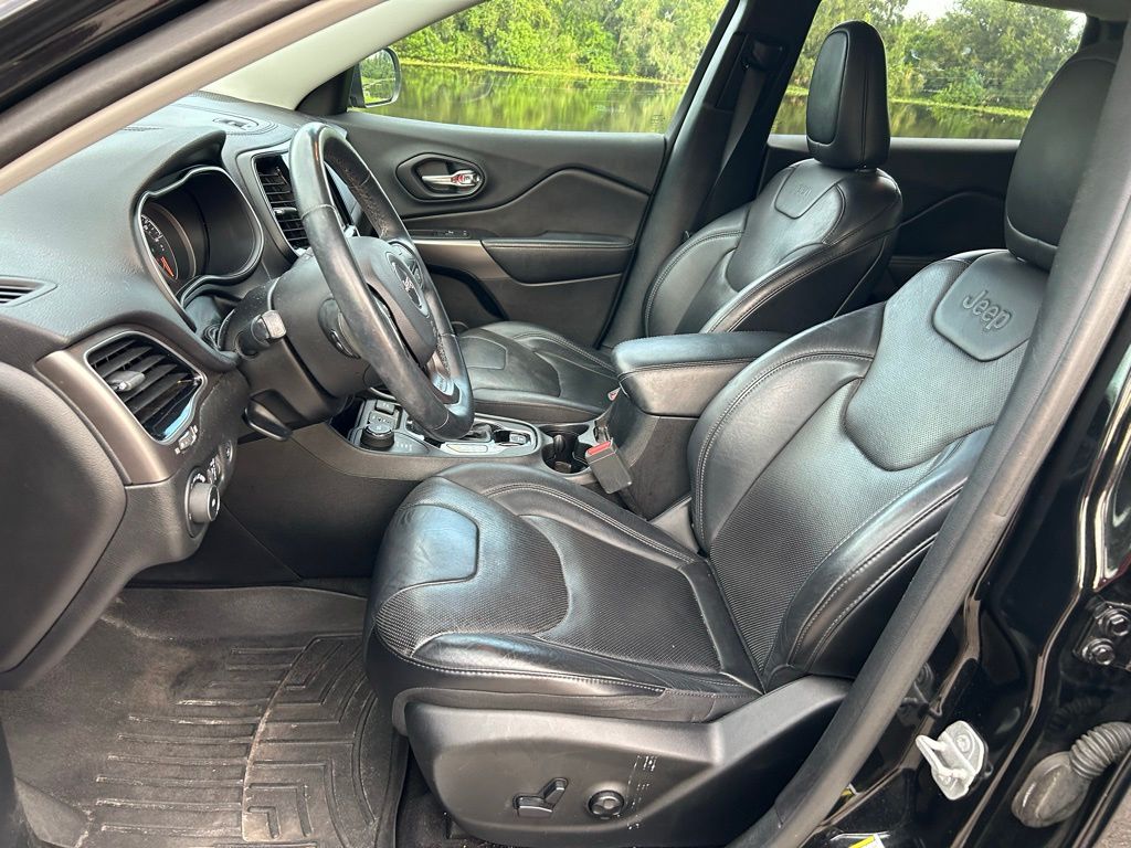 Thumbnail: 2019 Jeep Cherokee - 13