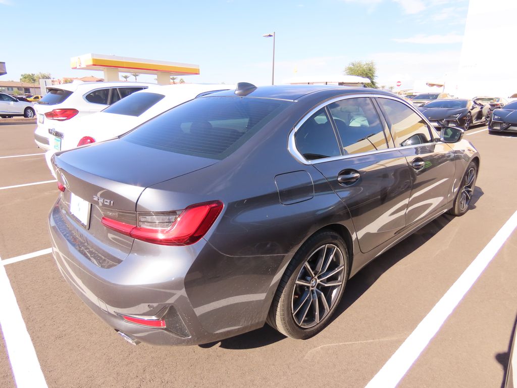 Thumbnail: 2021 BMW 3 Series - 3