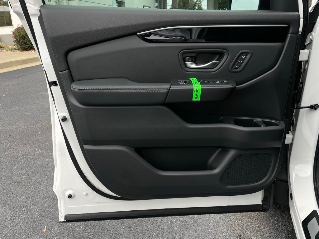 Thumbnail: 2025 Honda Pilot - 24