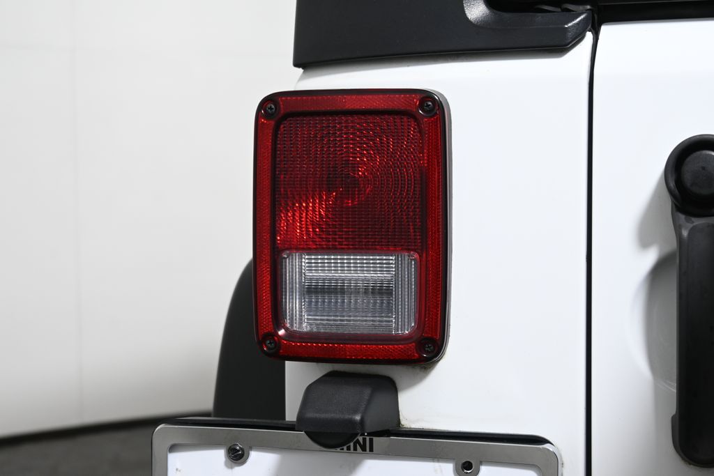 Thumbnail: 2018 Jeep Wrangler - 12