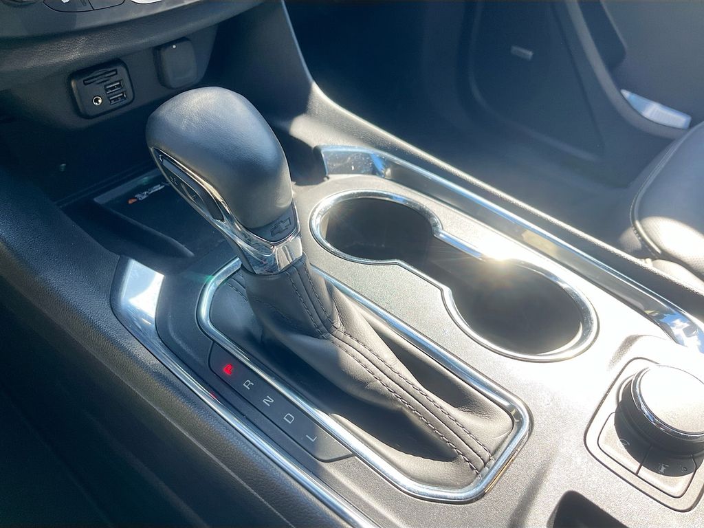 Used 2023 Red Chevrolet Premier image 17