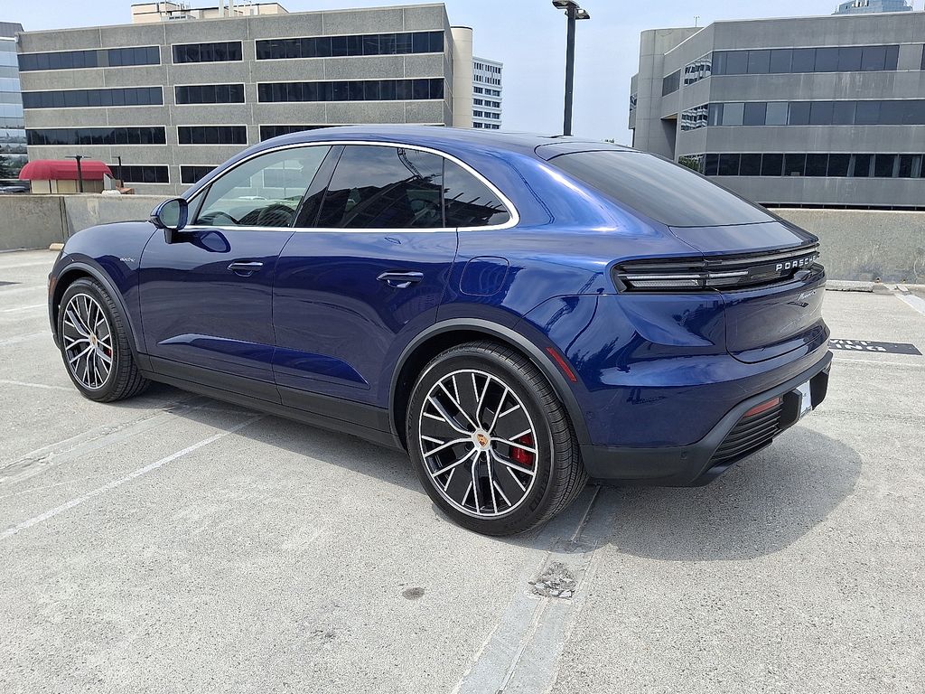 Thumbnail: 2025 Porsche Macan - 3