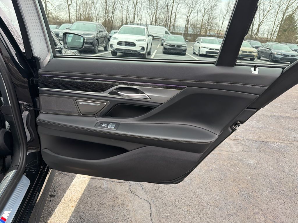 Thumbnail: 2022 BMW 7 Series - 25