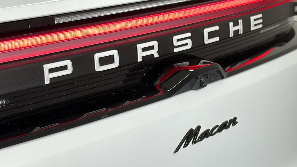 Thumbnail: 2025 Porsche Macan - 12