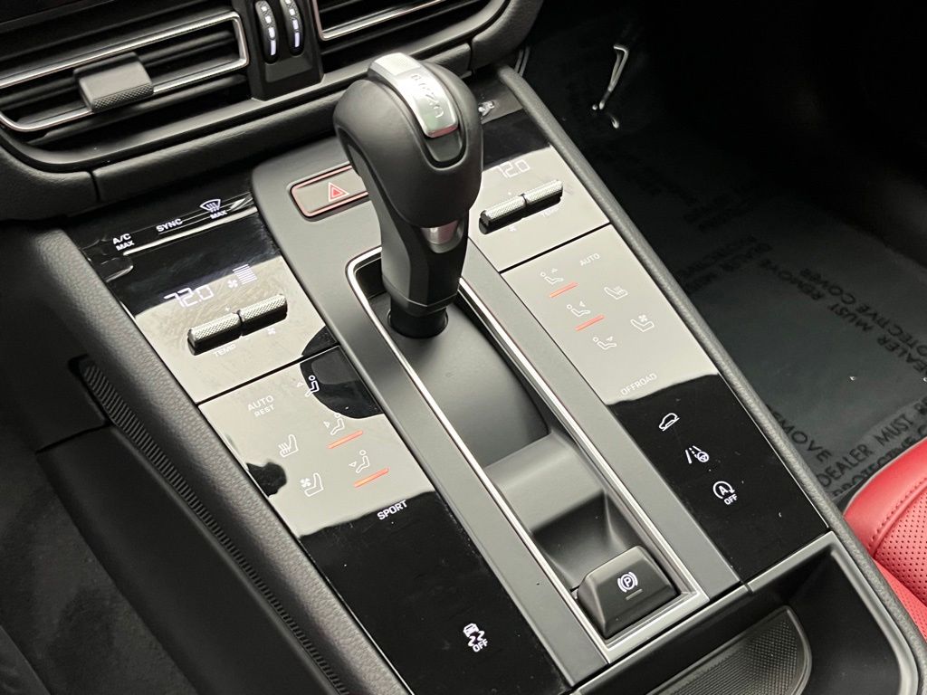 Thumbnail: 2025 Porsche Macan - 15
