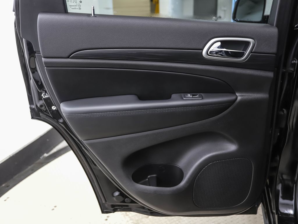 Thumbnail: 2020 Jeep Grand Cherokee - 20