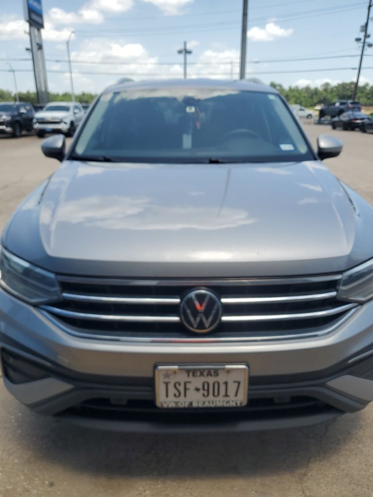 Silver Metallic 2024 Volkswagen Tiguan SUV / Crossover Front-Wheel Drive 8-Speed Automatic