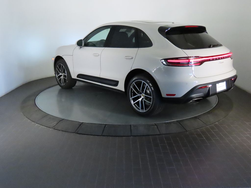 Thumbnail: 2026 Porsche Macan - 3