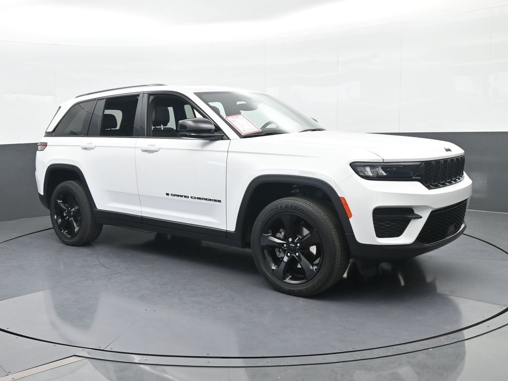 Used 2023 Bright White Clearcoat Jeep Altitude image 8