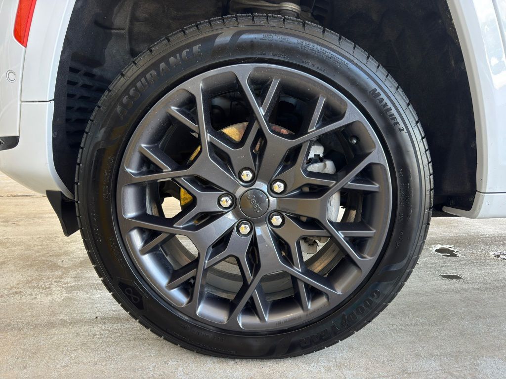 2023 Jeep Grand Cherokee L Summit White at Gullo Toyota