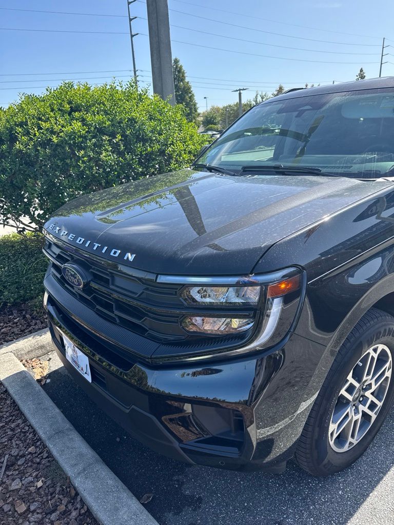 Black Metallic 2026 Ford Expedition SUV / Crossover 4X2 Automatic