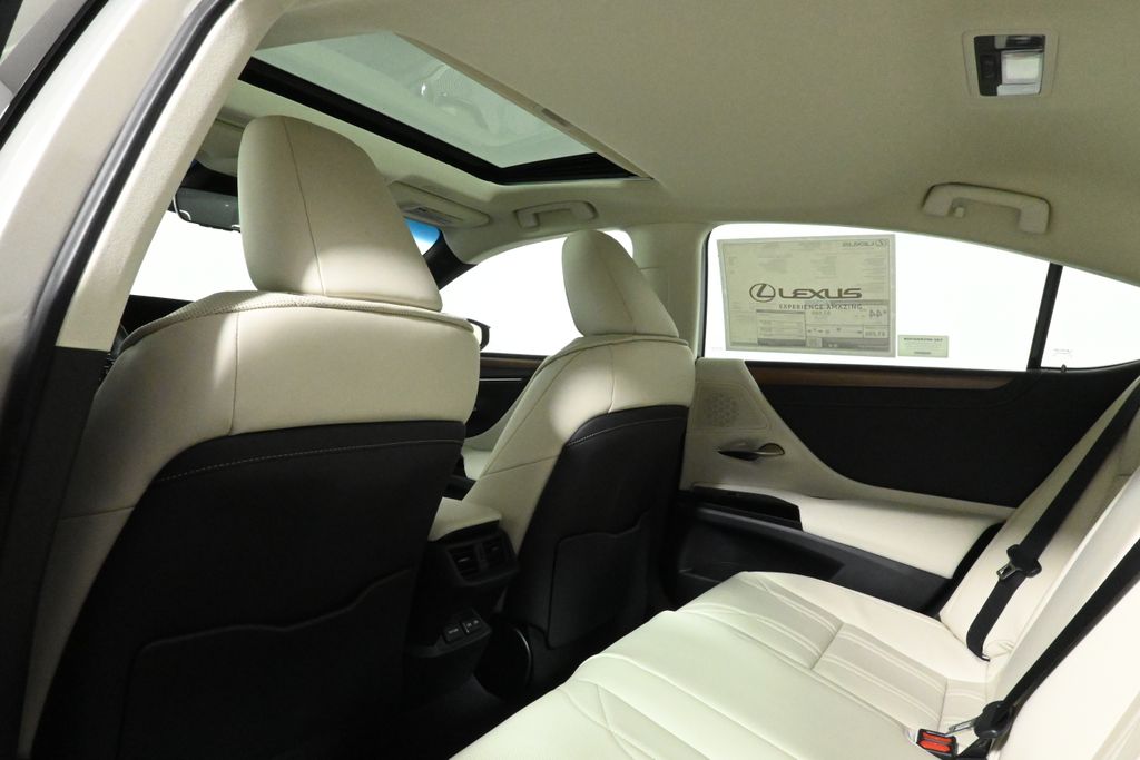 Thumbnail: 2025 Lexus ES - 32