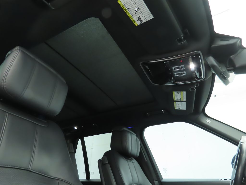 Thumbnail: 2020 Land Rover Range Rover - 18