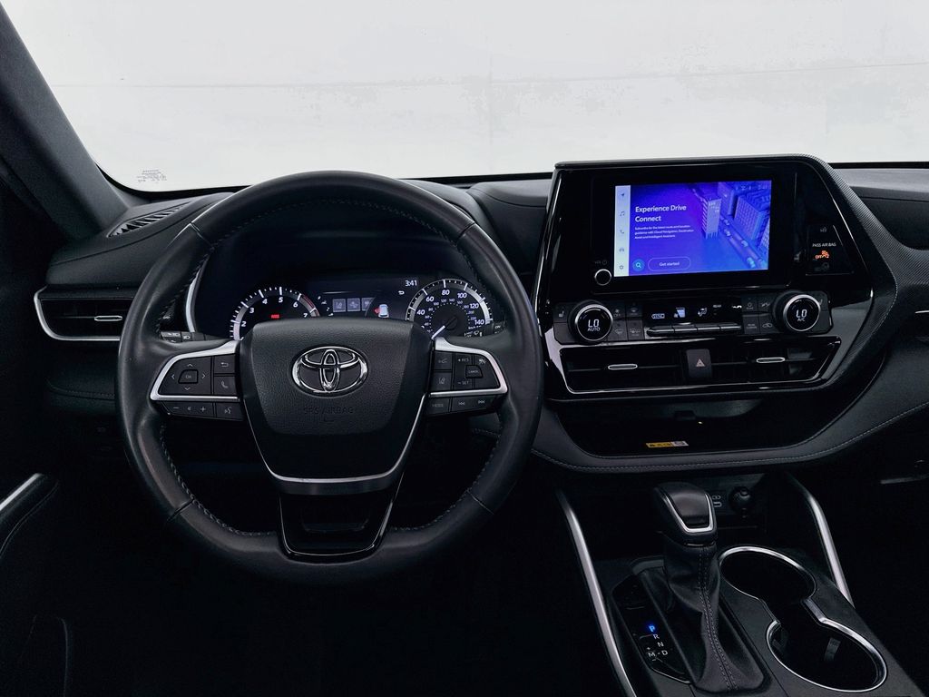 Thumbnail: 2024 Toyota Highlander - 24