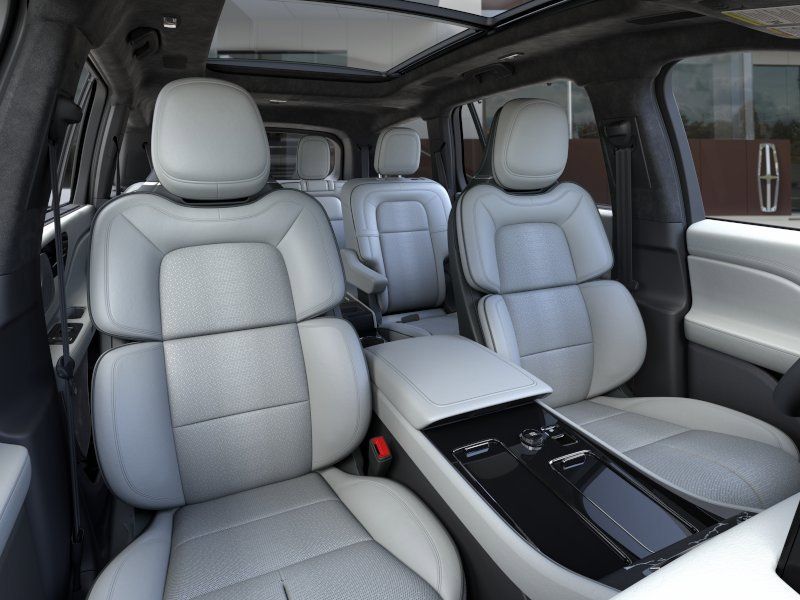 Thumbnail: 2026 Lincoln Aviator - 10