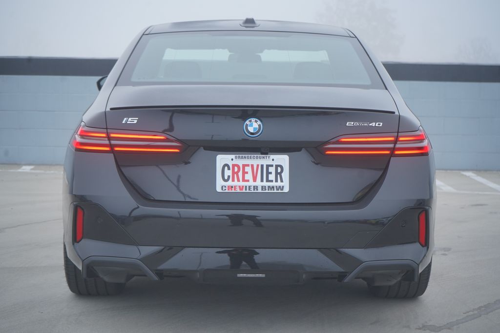 Thumbnail: 2026 BMW i5 - 6