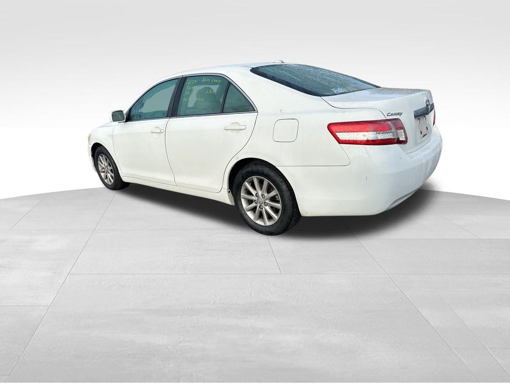 2010 Toyota Camry XLE 6