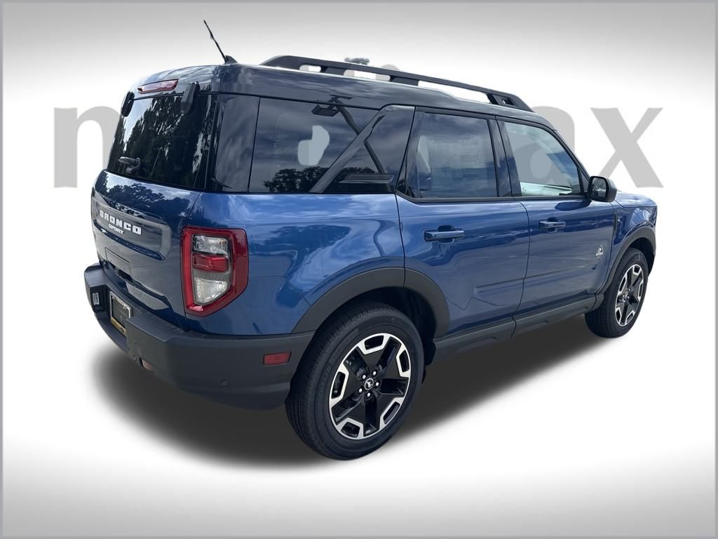 2024 Ford Bronco Sport Outer Banks photo 3